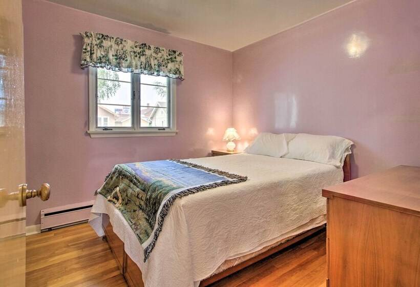 Nostalgic & Retro Anaconda Home, Walk To Town