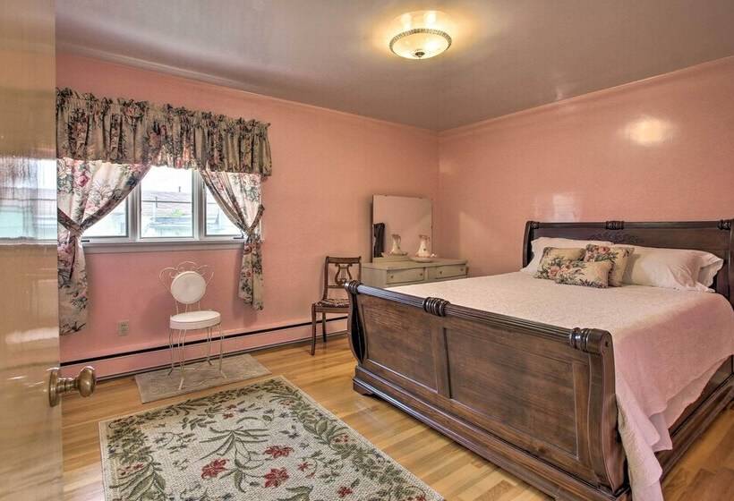 Nostalgic & Retro Anaconda Home, Walk To Town