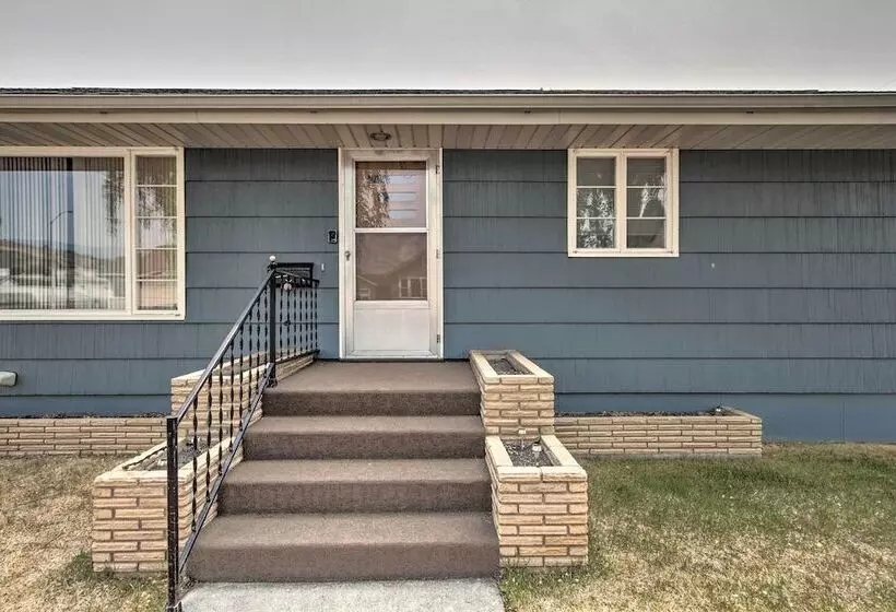 Nostalgic & Retro Anaconda Home, Walk To Town