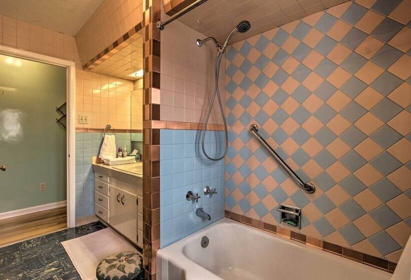 Nostalgic & Retro Anaconda Home, Walk To Town