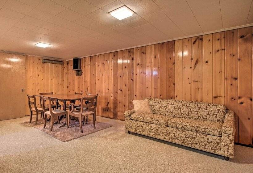 Nostalgic & Retro Anaconda Home, Walk To Town