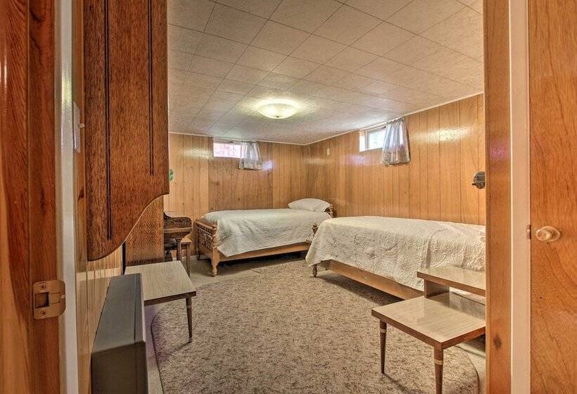 Nostalgic & Retro Anaconda Home, Walk To Town