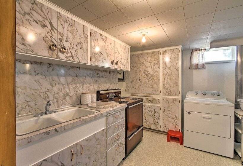 Nostalgic & Retro Anaconda Home, Walk To Town