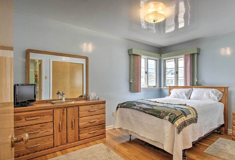 Nostalgic & Retro Anaconda Home, Walk To Town