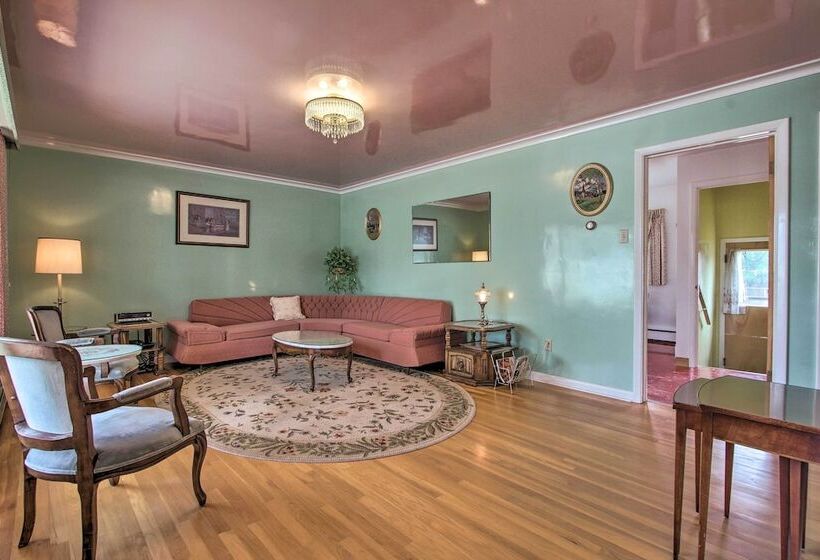 Nostalgic & Retro Anaconda Home, Walk To Town