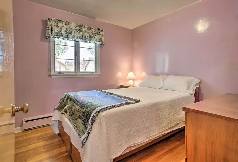 Nostalgic & Retro Anaconda Home, Walk To Town