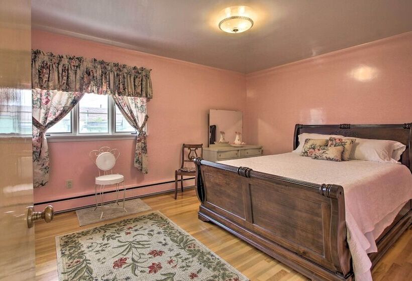 Nostalgic & Retro Anaconda Home, Walk To Town