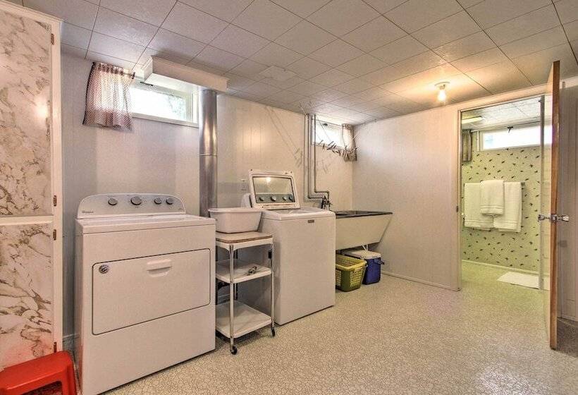 Nostalgic & Retro Anaconda Home, Walk To Town