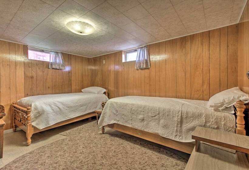 Nostalgic & Retro Anaconda Home, Walk To Town