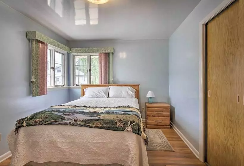 Nostalgic & Retro Anaconda Home, Walk To Town