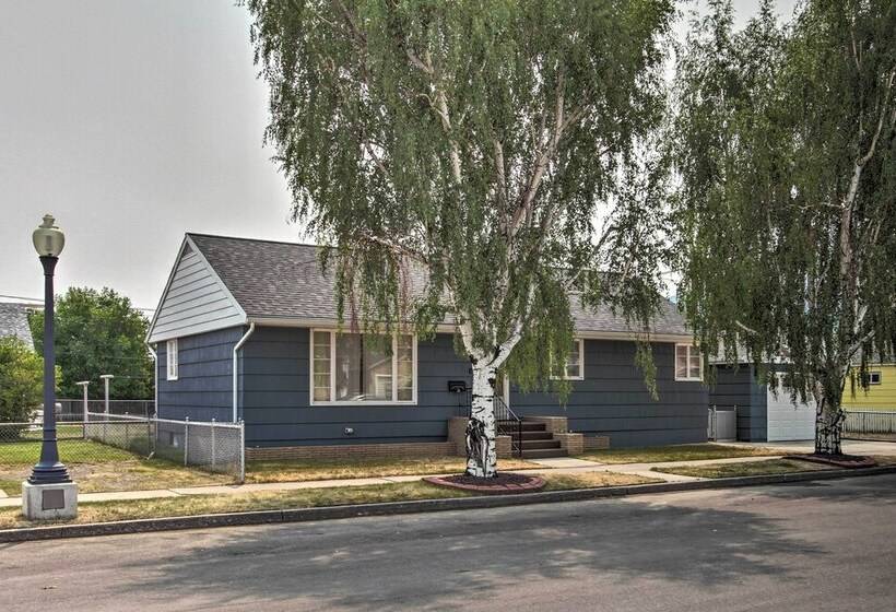 Nostalgic & Retro Anaconda Home, Walk To Town