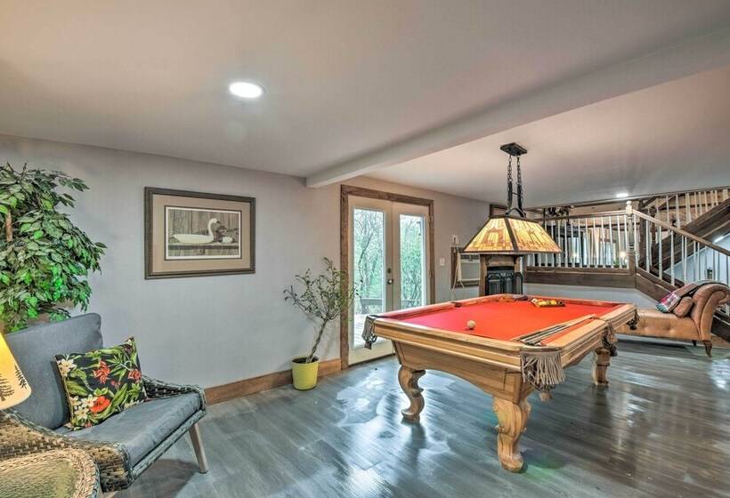 Otto Home W/ Fire Pit, Tree House & Hot Tub!