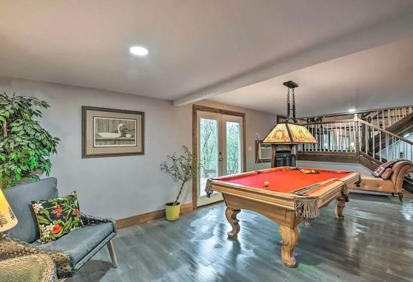 Otto Home W/ Fire Pit, Tree House & Hot Tub!