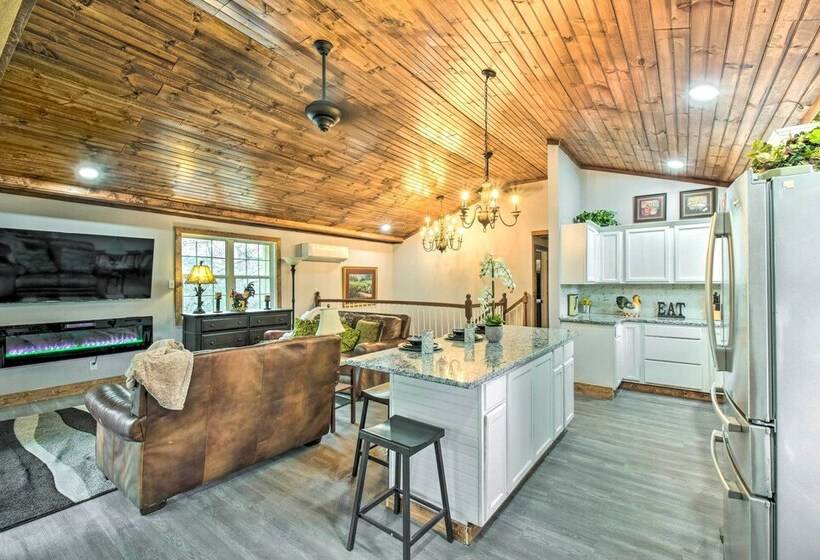 Otto Home W/ Fire Pit, Tree House & Hot Tub!