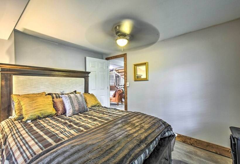 Otto Home W/ Fire Pit, Tree House & Hot Tub!