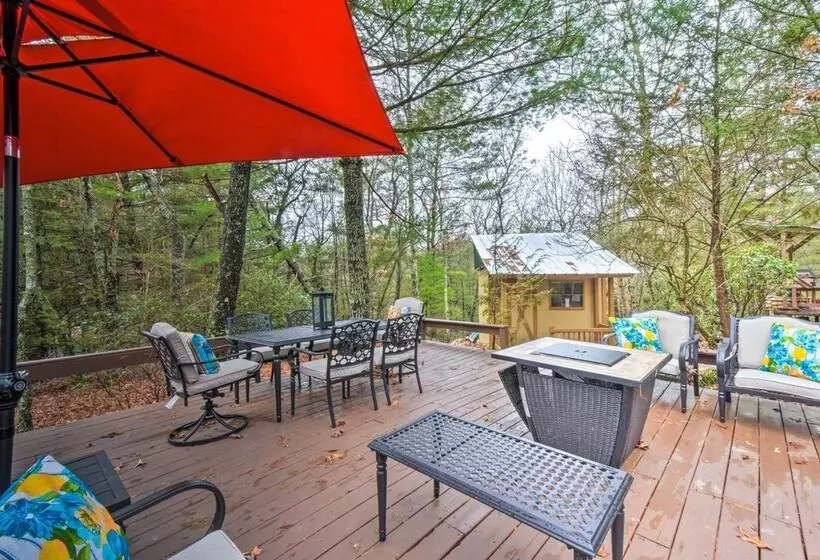Otto Home W/ Fire Pit, Tree House & Hot Tub!