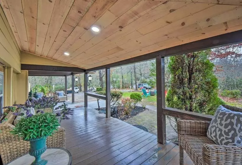 Otto Home W/ Fire Pit, Tree House & Hot Tub!