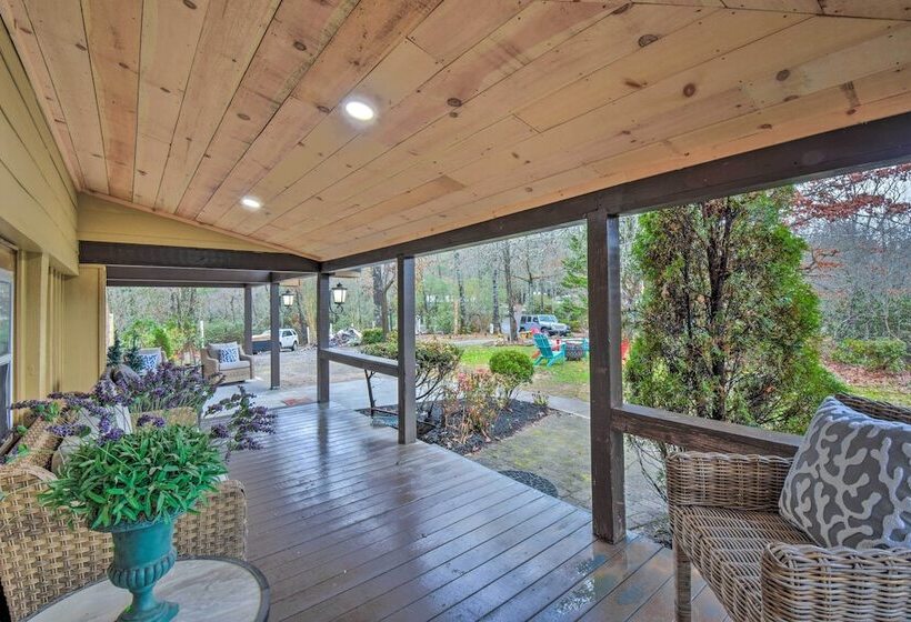 Otto Home W/ Fire Pit, Tree House & Hot Tub!