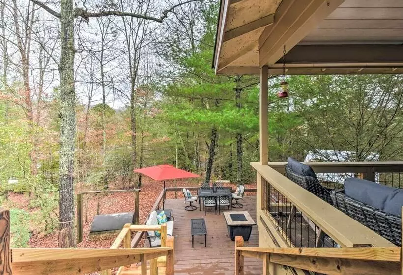 Otto Home W/ Fire Pit, Tree House & Hot Tub!