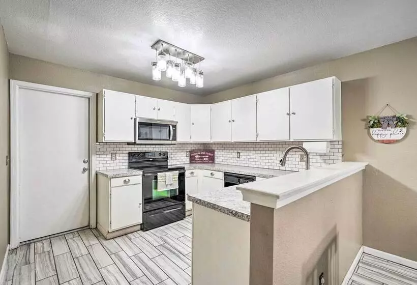 Peoria Home W/ Patio, 2 Mi To Sports Complex!