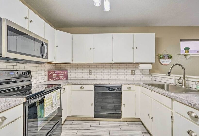 Peoria Home W/ Patio, 2 Mi To Sports Complex!