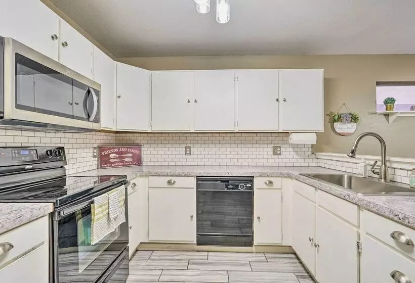 Peoria Home W/ Patio, 2 Mi To Sports Complex!