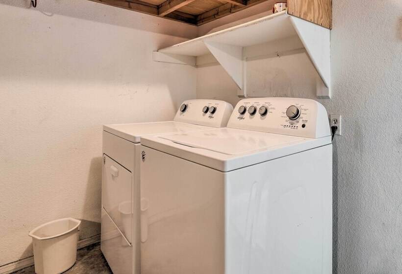 Peoria Home W/ Patio, 2 Mi To Sports Complex!