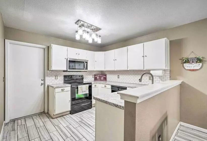 Peoria Home W/ Patio, 2 Mi To Sports Complex!