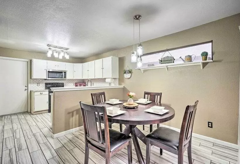 Peoria Home W/ Patio, 2 Mi To Sports Complex!