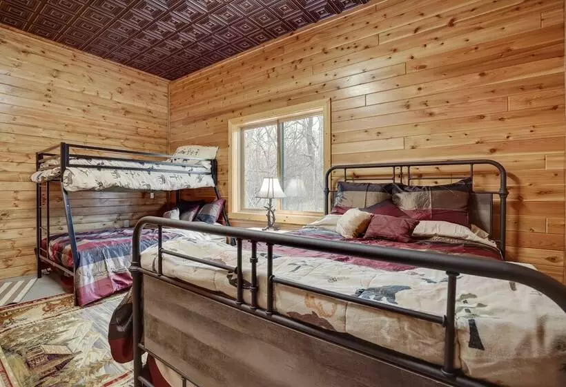 Pet Friendly Cabin Retreat: Walk To Lake Pepin!