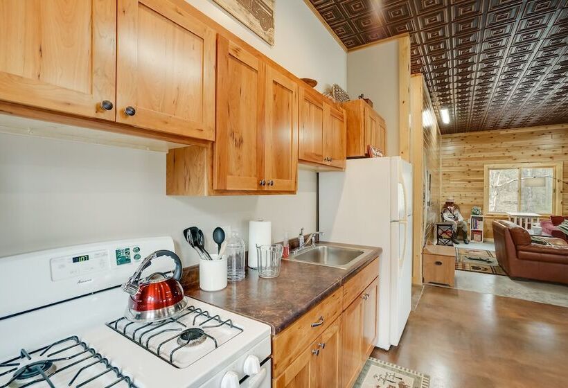 Pet Friendly Cabin Retreat: Walk To Lake Pepin!