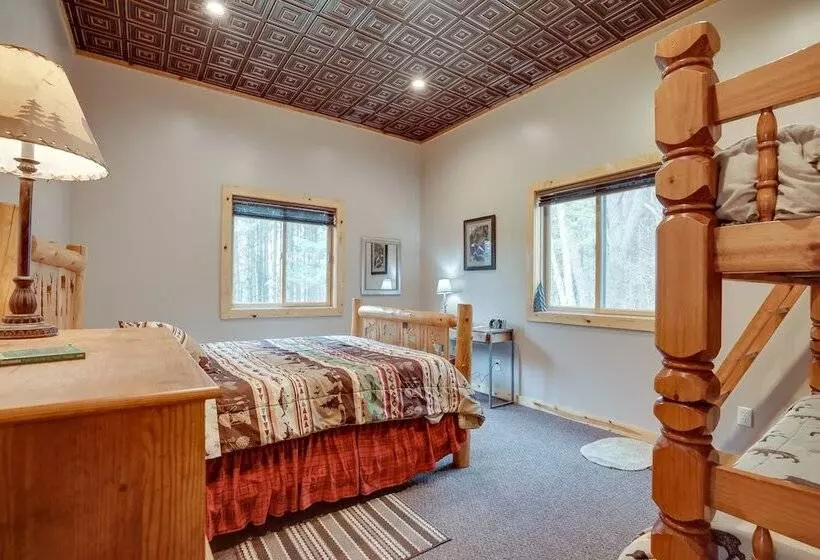 Pet Friendly Cabin Retreat: Walk To Lake Pepin!