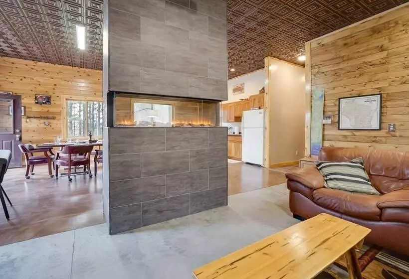 Pet Friendly Cabin Retreat: Walk To Lake Pepin!