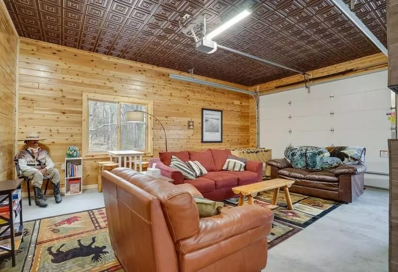 Pet Friendly Cabin Retreat: Walk To Lake Pepin!