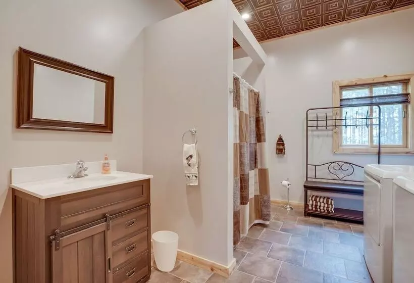 Pet Friendly Cabin Retreat: Walk To Lake Pepin!