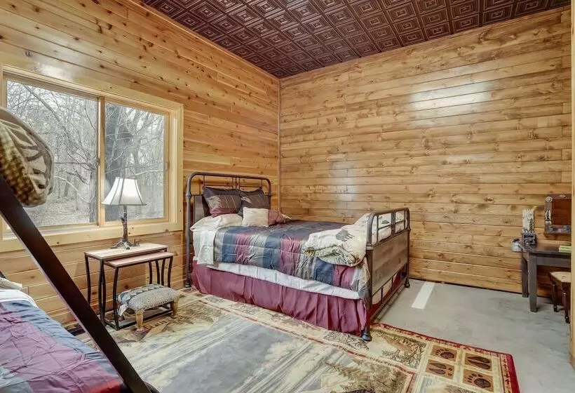 Pet Friendly Cabin Retreat: Walk To Lake Pepin!