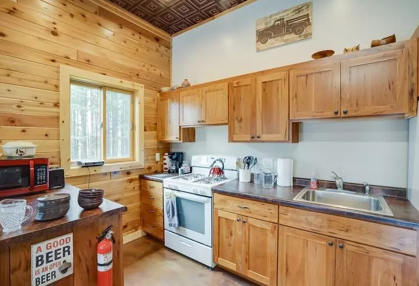 Pet Friendly Cabin Retreat: Walk To Lake Pepin!
