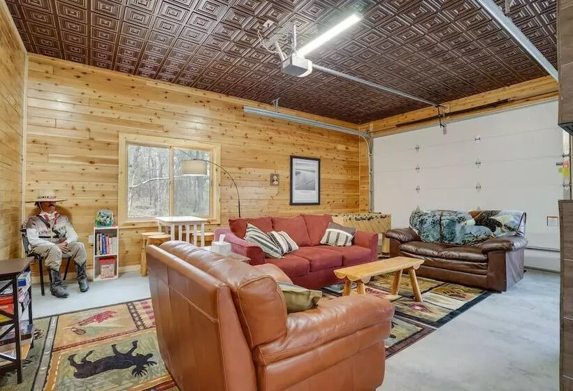 Pet Friendly Cabin Retreat: Walk To Lake Pepin!