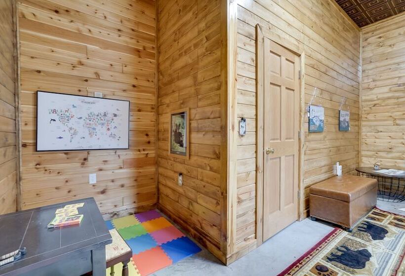 Pet Friendly Cabin Retreat: Walk To Lake Pepin!