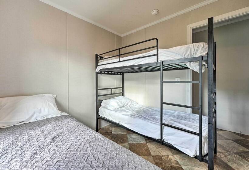 Pet Friendly Cassoplis Cabin, Close To Parks!