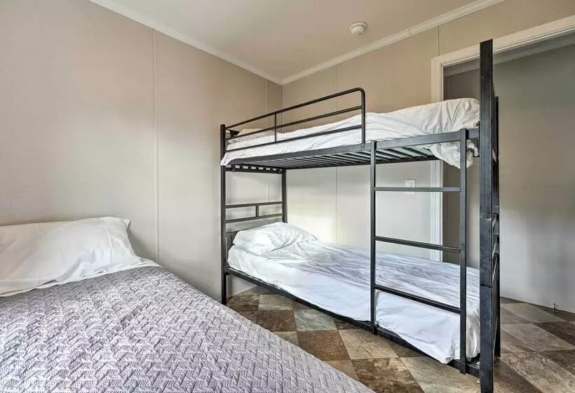 Pet Friendly Cassoplis Cabin, Close To Parks!