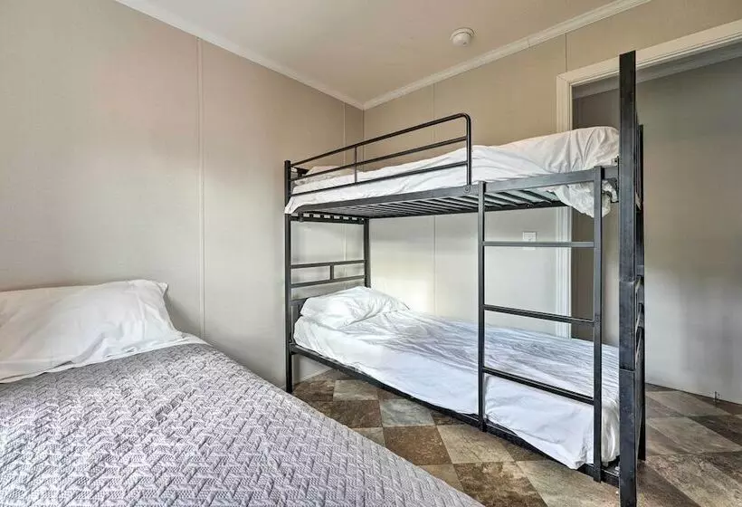 Pet Friendly Cassoplis Cabin, Close To Parks!