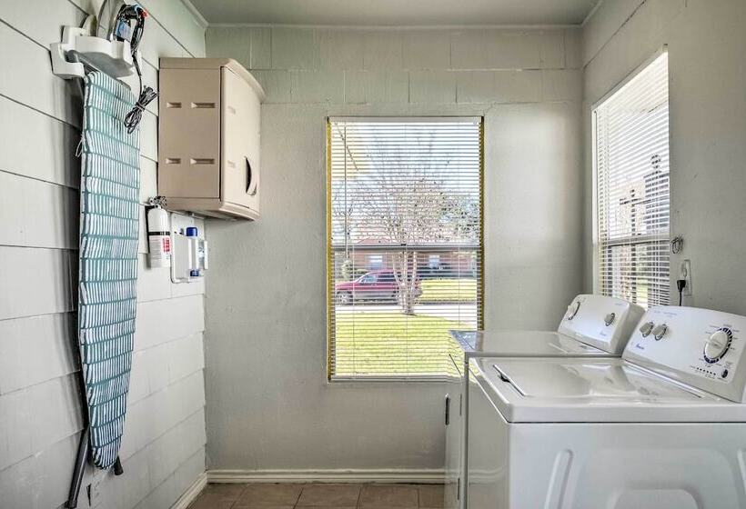 Pet Friendly Home W/ Patio 3 Mi To Houston Zoo!