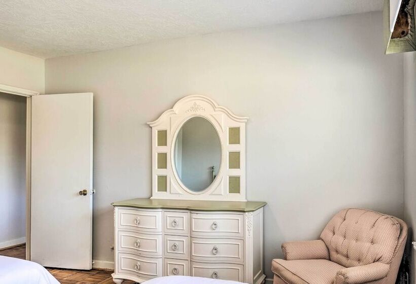 Pet Friendly Home W/ Patio 3 Mi To Houston Zoo!