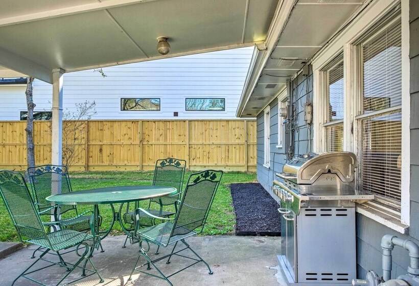 Pet Friendly Home W/ Patio 3 Mi To Houston Zoo!