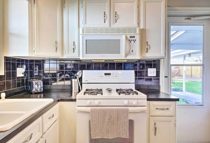 Pet Friendly Home W/ Patio 3 Mi To Houston Zoo!