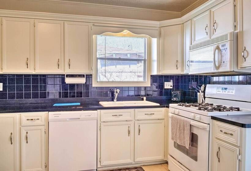 Pet Friendly Home W/ Patio 3 Mi To Houston Zoo!