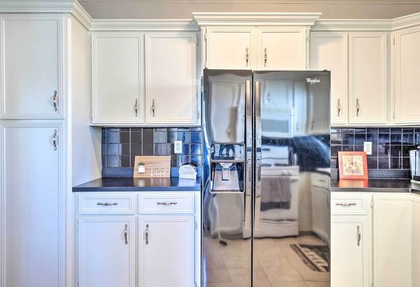 Pet Friendly Home W/ Patio 3 Mi To Houston Zoo!