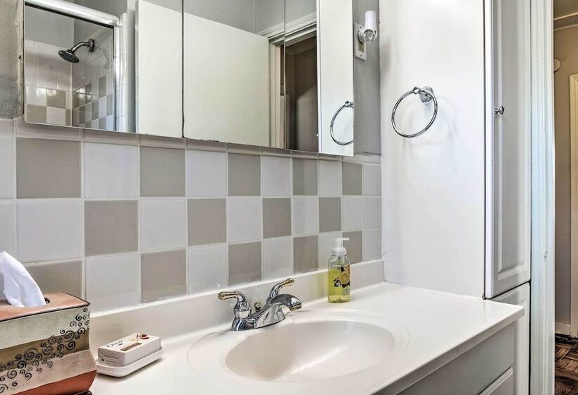 Pet Friendly Home W/ Patio 3 Mi To Houston Zoo!