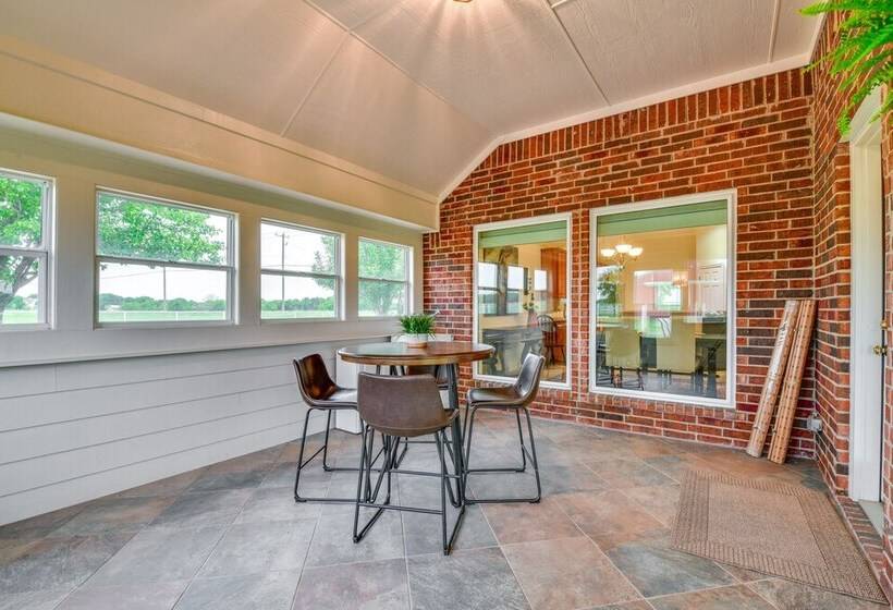 Large Yard: Pet Friendly Waxahachie Vacation Home!